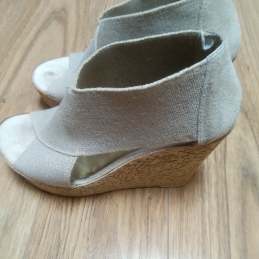 3/15$ Joe Brown's sandals platforms - Picture 3 of 7